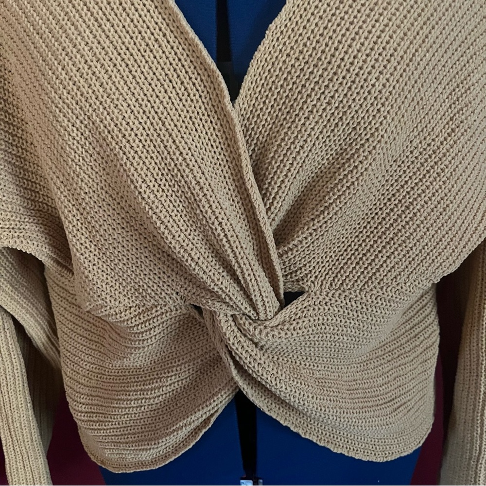 Jessica Simpson Twisted Front Cropped Sweater - Picture 8 of 9